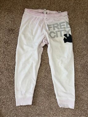 freecity light pink crop sweatpants